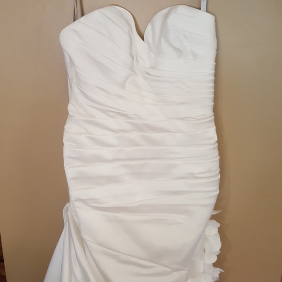 Alfred Angelo Wedding Dress - Picture 7 of 8